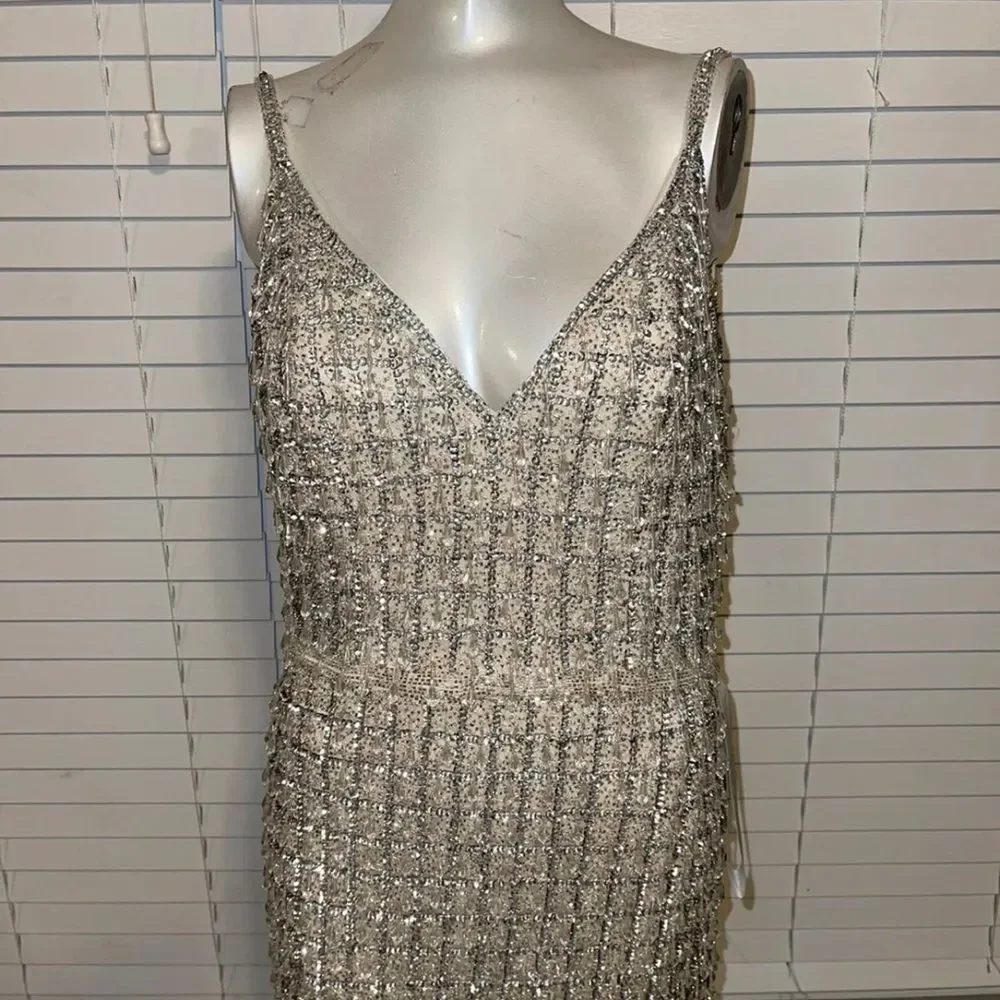 MAC DUGGAL GEOMETRIC EMBELLISHED CRYSTAL DROP V-NECK GOWN SZ 2 $598 - Picture 8 of 9